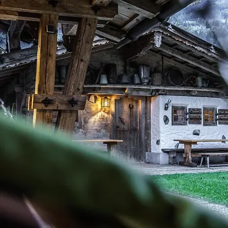 Otel Almhof Lackner Ried im Zillertal